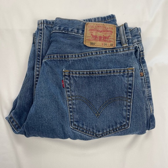 Levi's 550 Medium Light Wash Straight leg jeans. W36 L32 - Picture 1 of 11